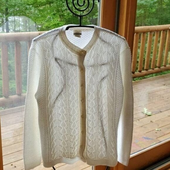 Carriage Court Sweaters - Carriage Court Sz. M (Can fit up to XL) Full Button Long Sleeve Knitted Cardigan